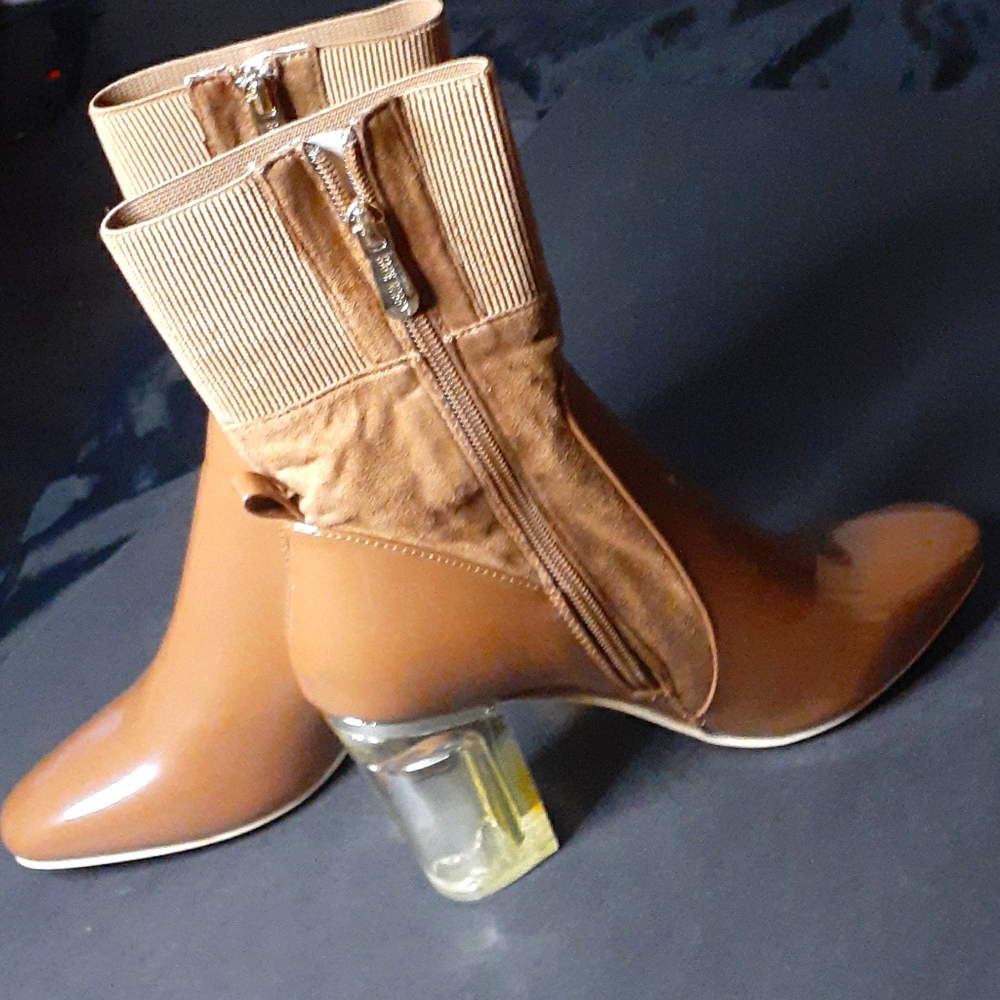 Boot - Picture 2 of 4